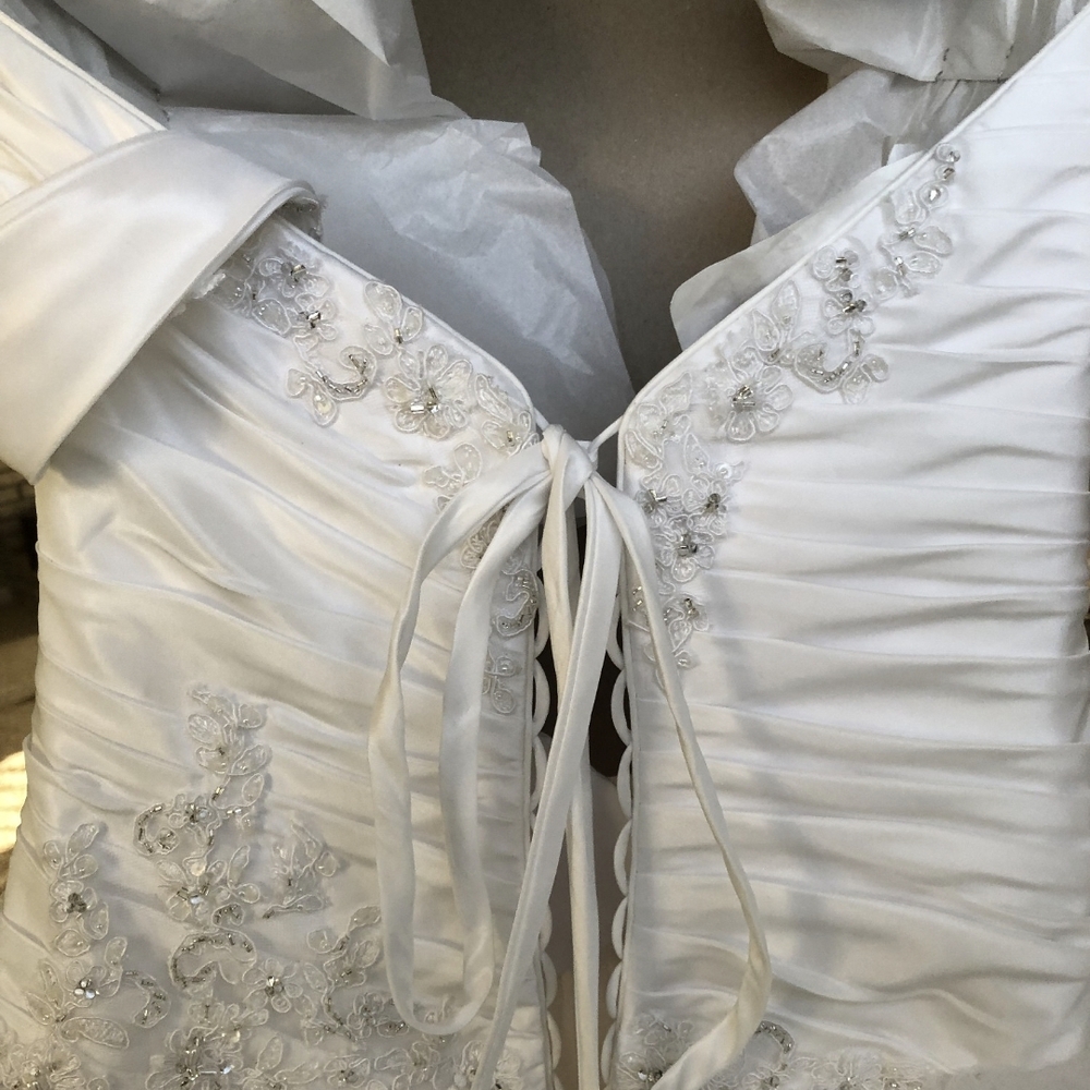 Alfred Angelo Fairy Tale White Gown - Picture 3 of 7